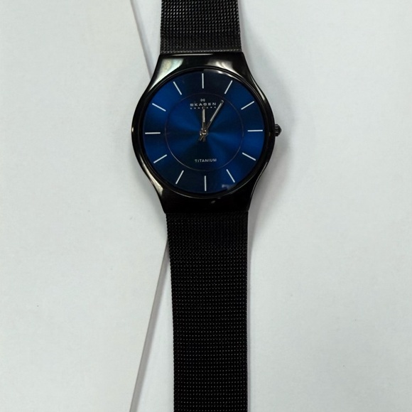 Skagen Black Mesh Band Watch - Picture 1 of 6